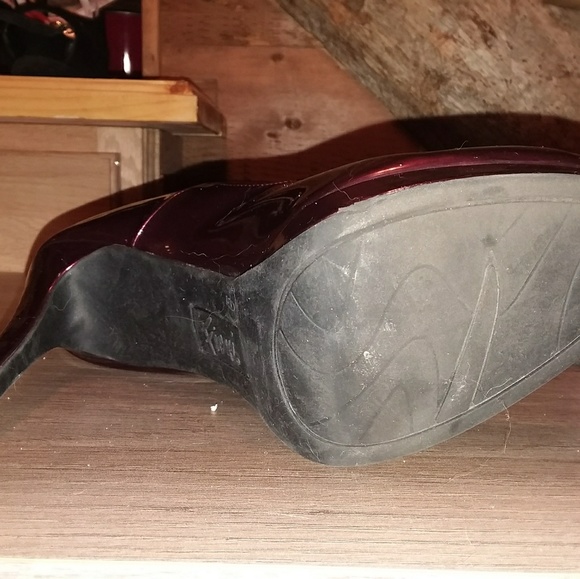 Heels - Picture 4 of 4